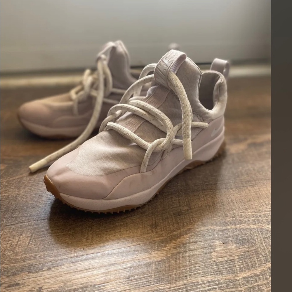 Nike city loop athletic shoes